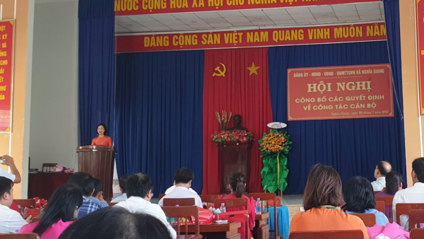 Xã Nghĩa Giang công bố các Quyết định về công tác cán bộ