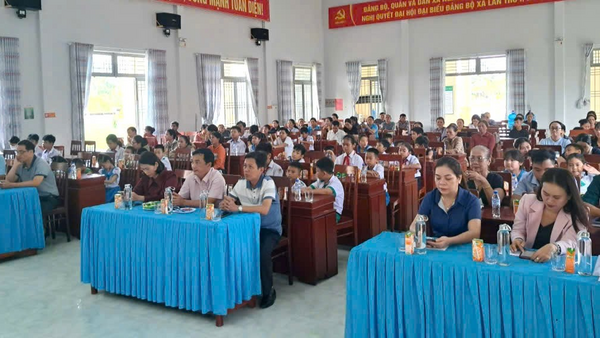 CHƯƠNG TRÌNH GẶP MẶT “ MẸ ĐỠ ĐẦU” VÀ TRAO QUÀ CHO TRẺ EM MỒ CÔI CÓ HOÀN CẢNH KHÓ KHĂN TRÊN ĐỊA BÀN XÃ NGHĨA GIANG NHÂN DỊP TẾT TRUNG THU 2025